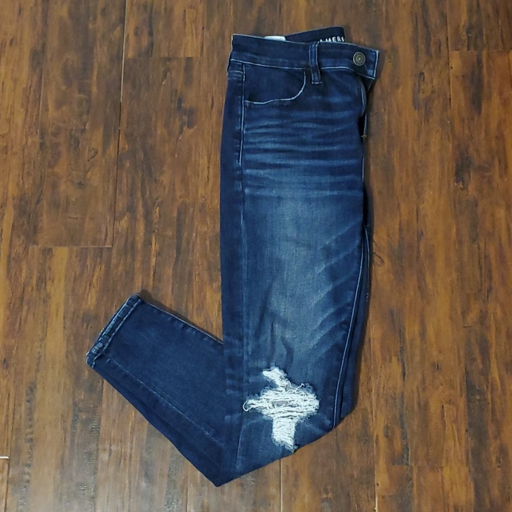American eagle distressed jeans Size 6 short